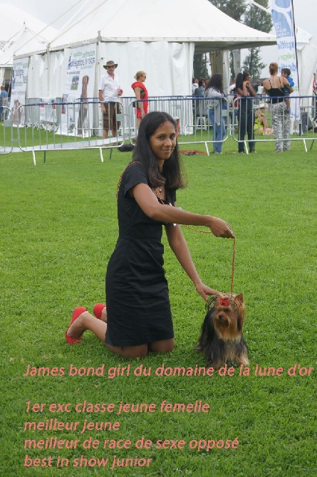 james bond girl a l'exposition de l'ile de la reunion